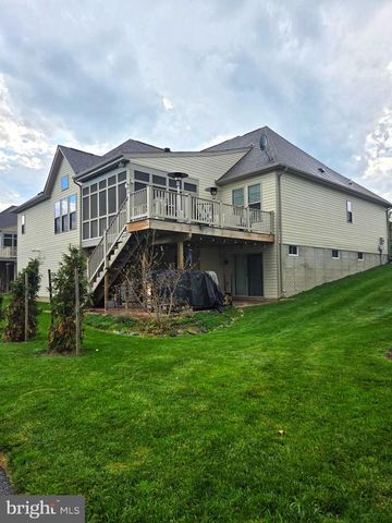 63 POTOMAC CROSSING ST, Charles Town, WV 25414
