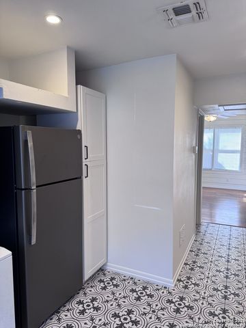 217 Natalen Ave Apt 6, San Antonio, TX 78209