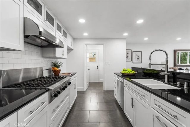 1903 E Bolingridge, Orange, CA 92865