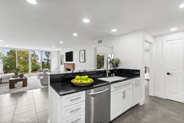 1903 E Bolingridge, Orange, CA 92865