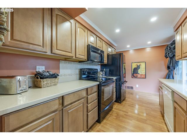 2592 DUMAS Dr, Springfield, OR 97477