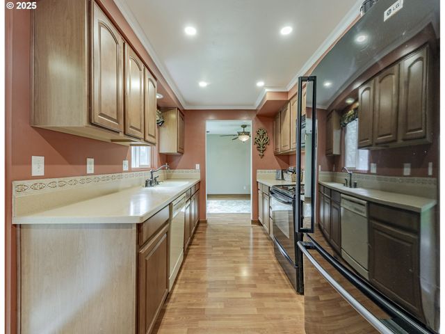 2592 DUMAS Dr, Springfield, OR 97477