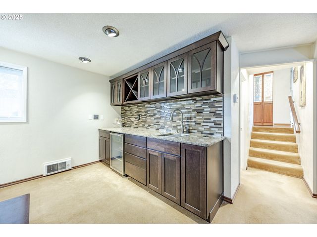2592 DUMAS Dr, Springfield, OR 97477