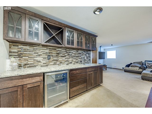2592 DUMAS Dr, Springfield, OR 97477