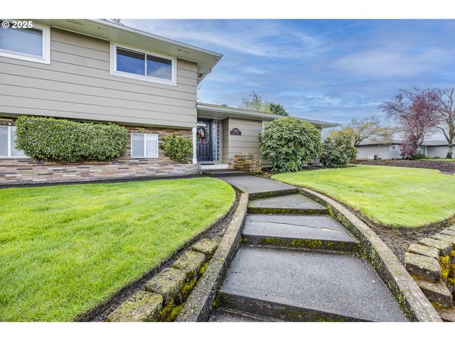 2592 DUMAS Dr, Springfield, OR 97477
