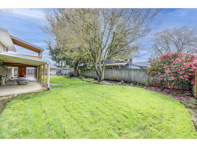 2592 DUMAS Dr, Springfield, OR 97477