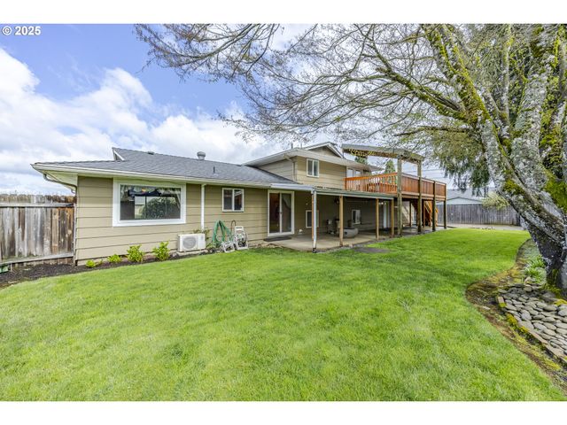 2592 DUMAS Dr, Springfield, OR 97477