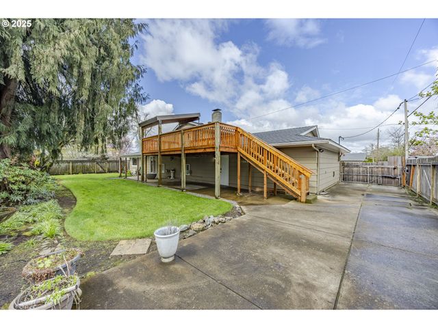 2592 DUMAS Dr, Springfield, OR 97477