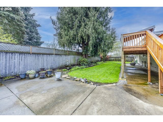 2592 DUMAS Dr, Springfield, OR 97477
