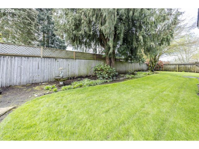 2592 DUMAS Dr, Springfield, OR 97477