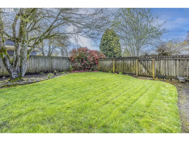 2592 DUMAS Dr, Springfield, OR 97477