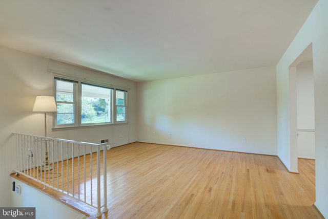 6914 HADLOW DR, Springfield, VA 22152
