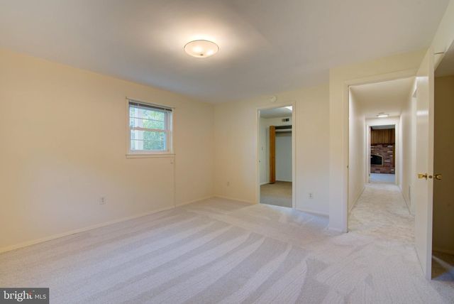 6914 HADLOW DR, Springfield, VA 22152