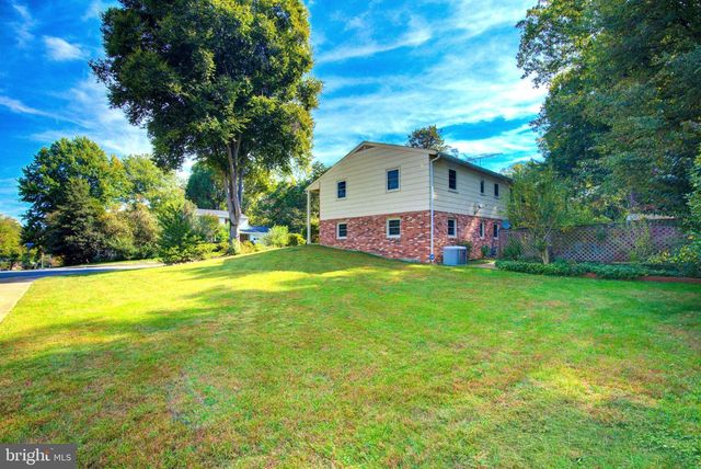 6914 HADLOW DR, Springfield, VA 22152
