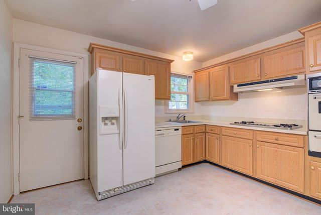 6914 HADLOW DR, Springfield, VA 22152