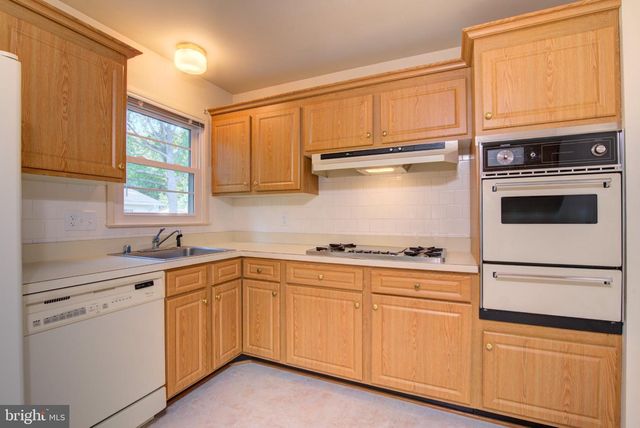 6914 HADLOW DR, Springfield, VA 22152