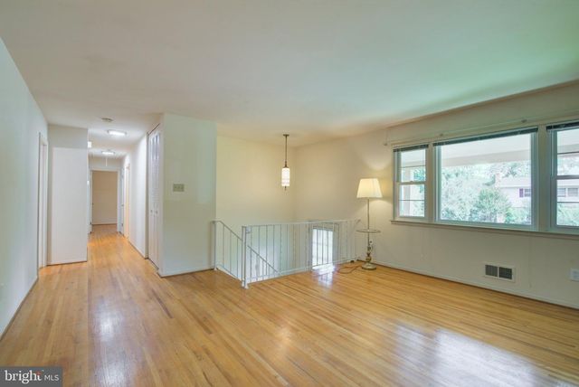 6914 HADLOW DR, Springfield, VA 22152