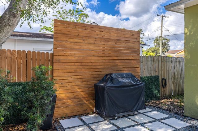 2116 W SAINT LOUIS STREET W, Tampa, FL 33607