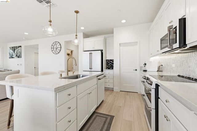2225 Delta View Ave, Sacramento, CA 95832