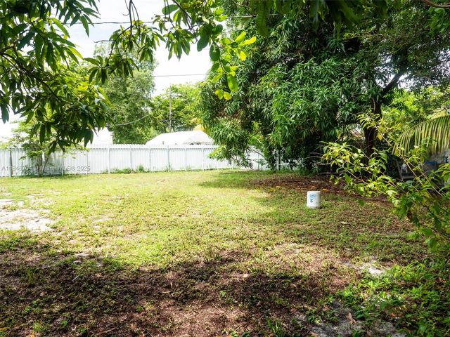 1565 NW 127th St, North Miami, FL 33167