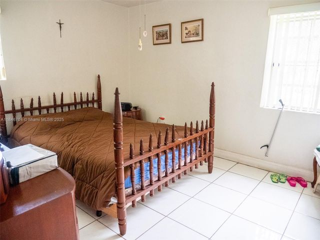 1565 NW 127th St, North Miami, FL 33167