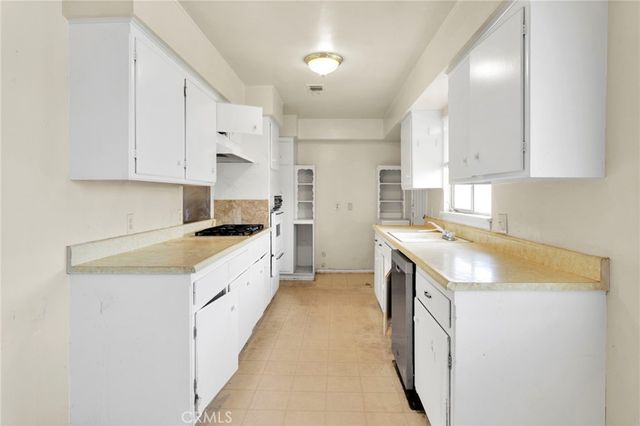 18190 Hiawatha Road, Apple Valley, CA 92307