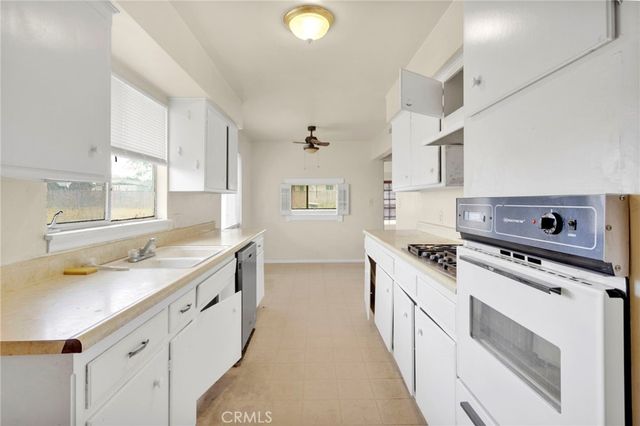 18190 Hiawatha Road, Apple Valley, CA 92307