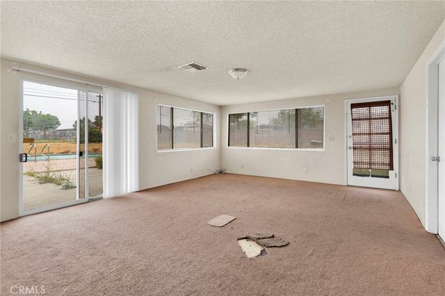 18190 Hiawatha Road, Apple Valley, CA 92307