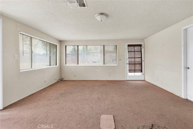 18190 Hiawatha Road, Apple Valley, CA 92307