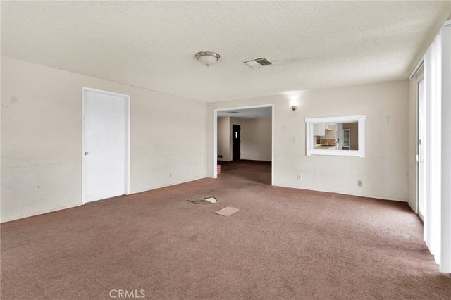 18190 Hiawatha Road, Apple Valley, CA 92307