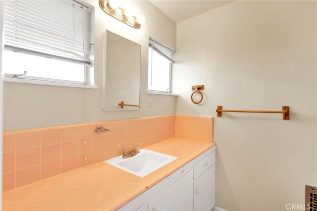 18190 Hiawatha Road, Apple Valley, CA 92307