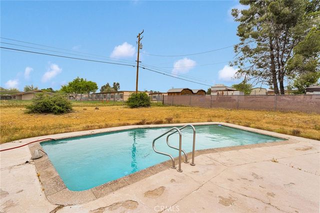 18190 Hiawatha Road, Apple Valley, CA 92307