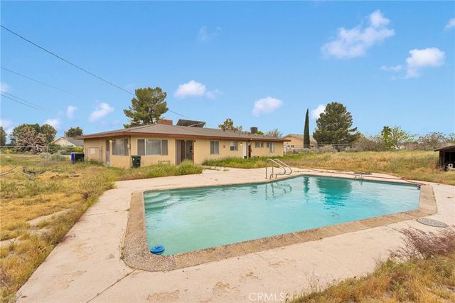 18190 Hiawatha Road, Apple Valley, CA 92307