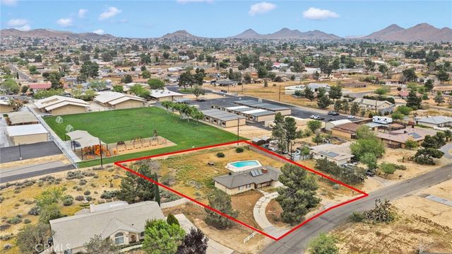 18190 Hiawatha Road, Apple Valley, CA 92307
