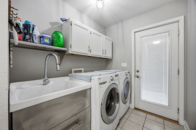 1520 Ranmar Court, Ely, IA 52227