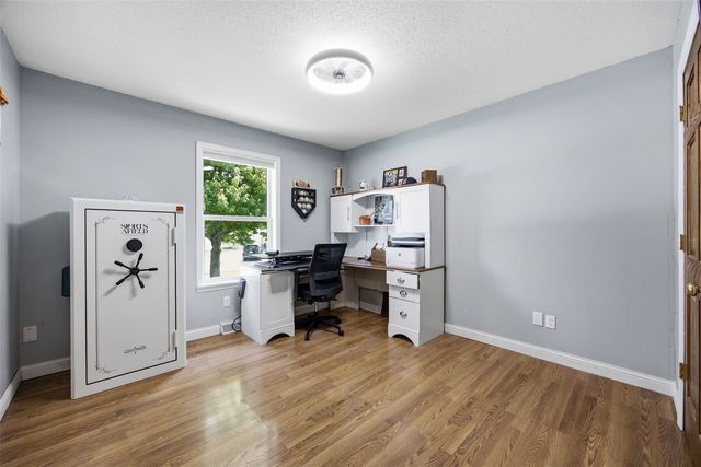 1520 Ranmar Court, Ely, IA 52227