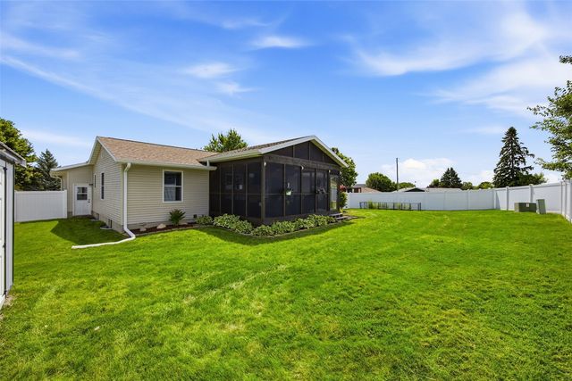 1520 Ranmar Court, Ely, IA 52227