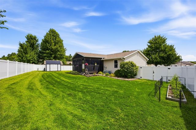 1520 Ranmar Court, Ely, IA 52227