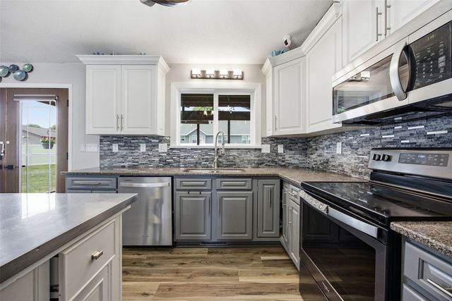 1520 Ranmar Court, Ely, IA 52227
