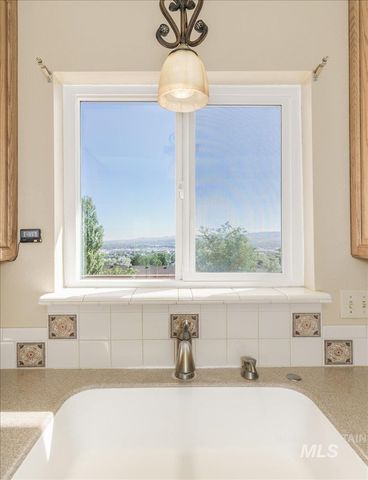 1036 Camas Ln, Pocatello, ID 83204