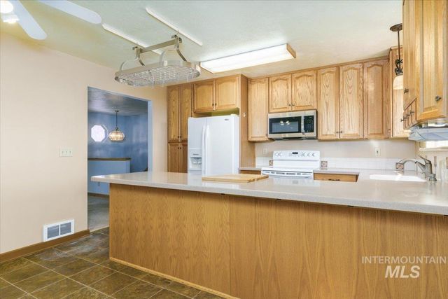 1036 Camas Ln, Pocatello, ID 83204