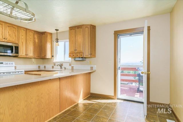 1036 Camas Ln, Pocatello, ID 83204