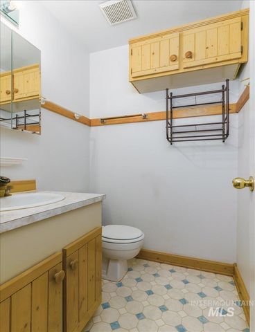 1036 Camas Ln, Pocatello, ID 83204