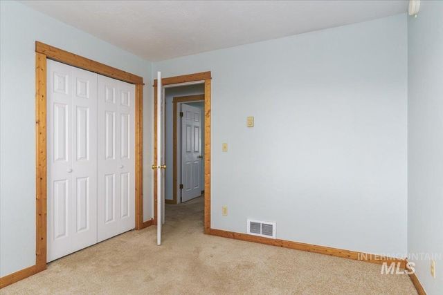 1036 Camas Ln, Pocatello, ID 83204