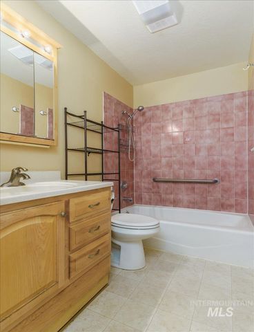 1036 Camas Ln, Pocatello, ID 83204
