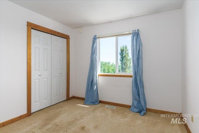 1036 Camas Ln, Pocatello, ID 83204