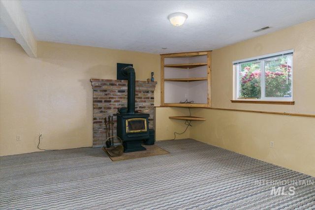 1036 Camas Ln, Pocatello, ID 83204