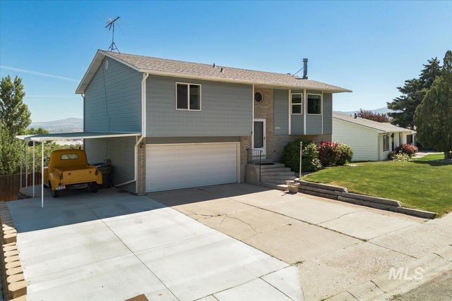 1036 Camas Ln, Pocatello, ID 83204