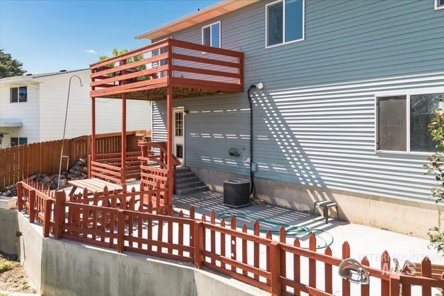 1036 Camas Ln, Pocatello, ID 83204