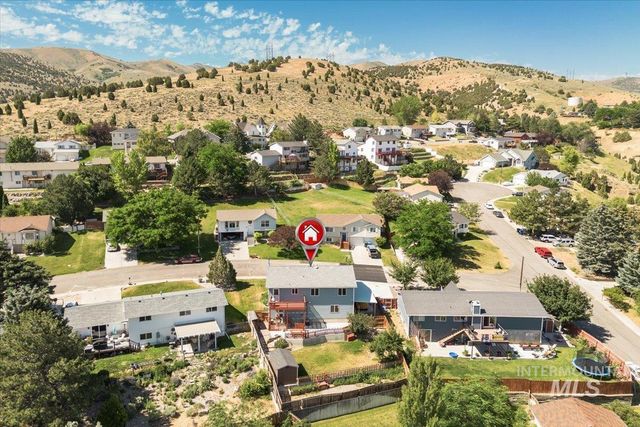 1036 Camas Ln, Pocatello, ID 83204
